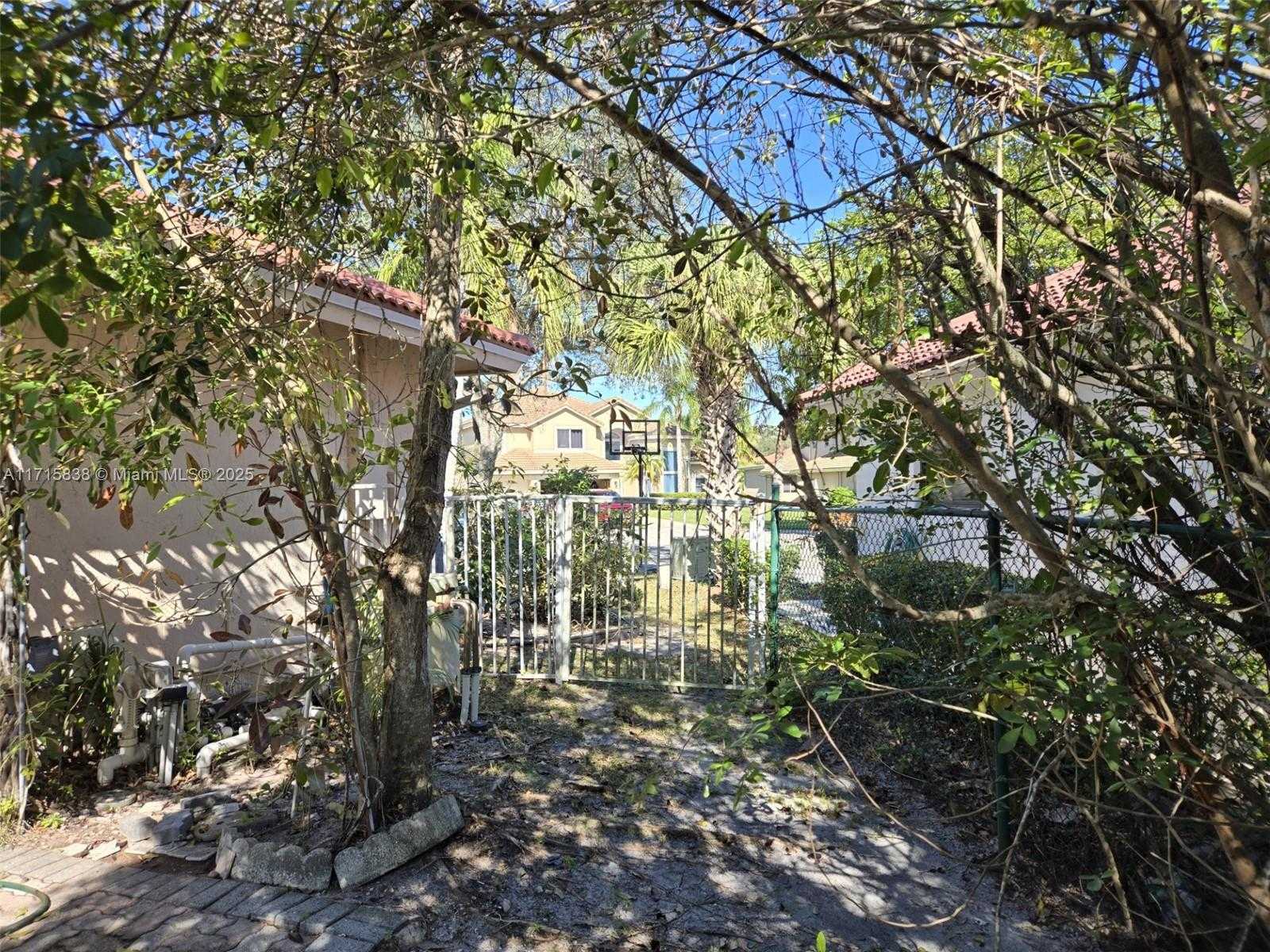 Small Image of 4956 ROTHSCHILD DR, Coral Springs Number 2