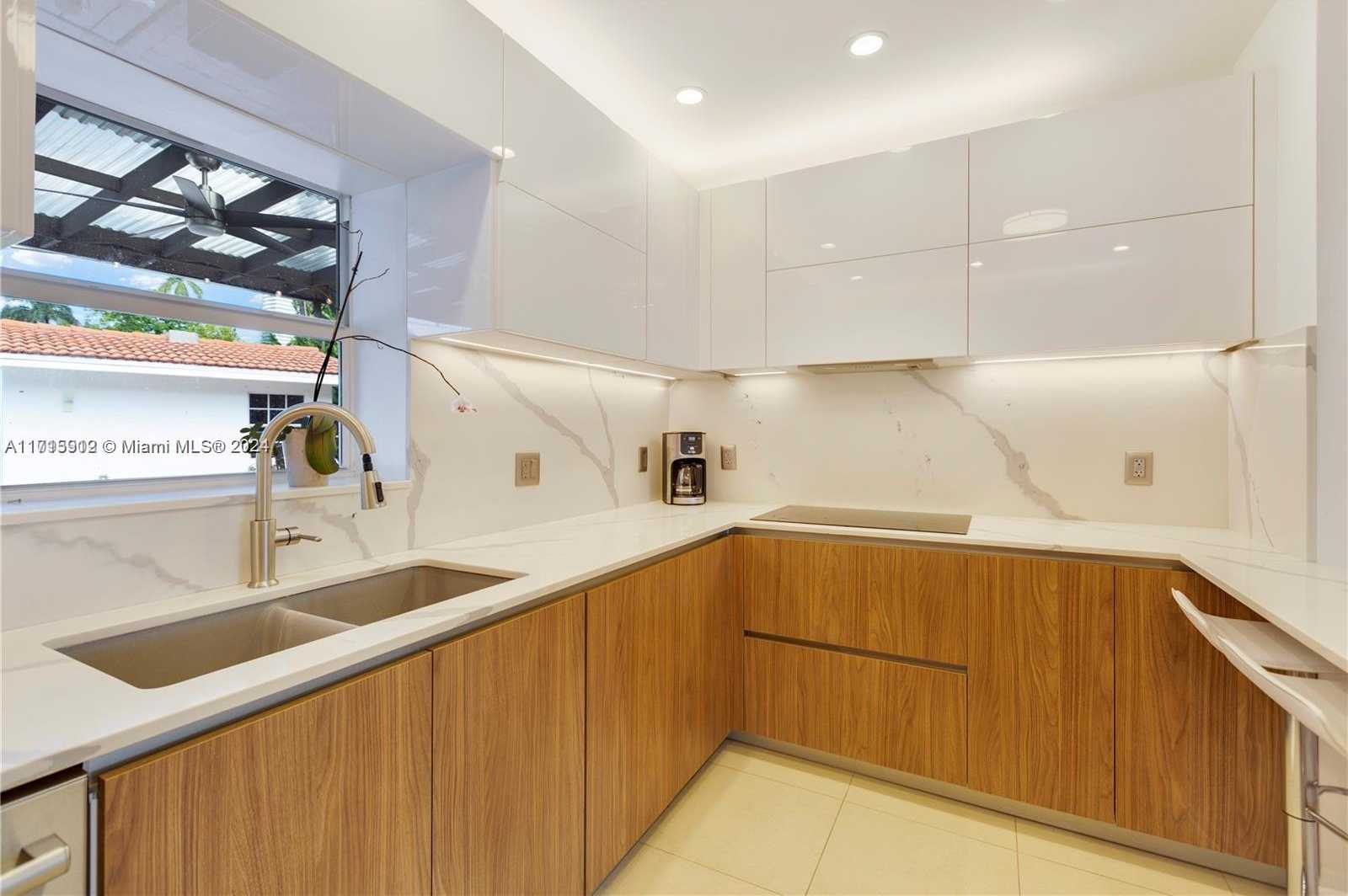 Small Image of 211 190TH ST, Sunny Isles Beach Number 10