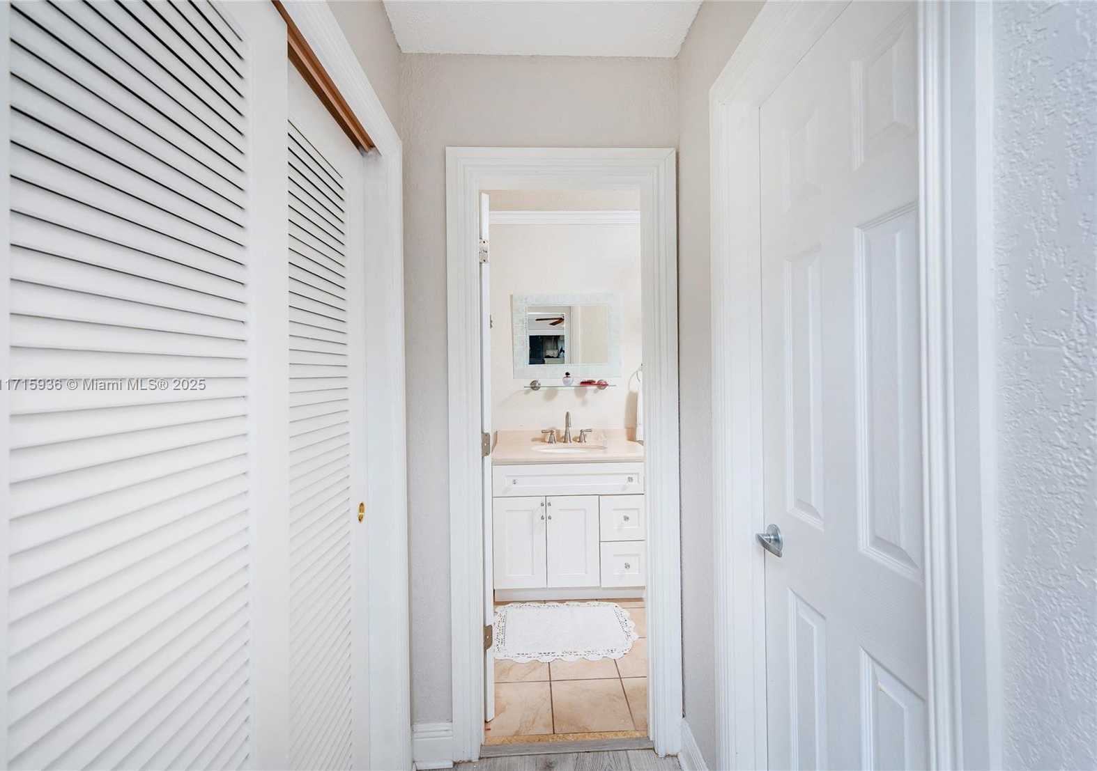 Small Image of 1700 NORTH WEST 70TH LN, Margate Number 11