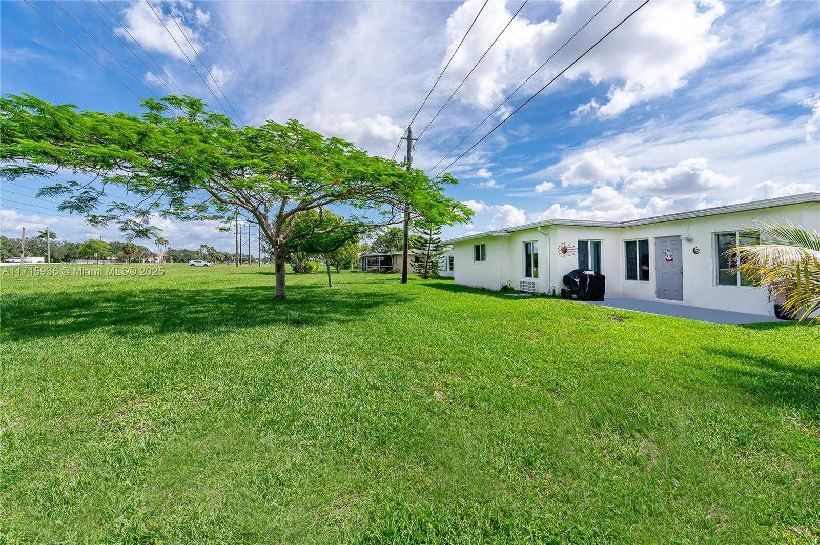 Small Image of 1700 NORTH WEST 70TH LN, Margate Number 6