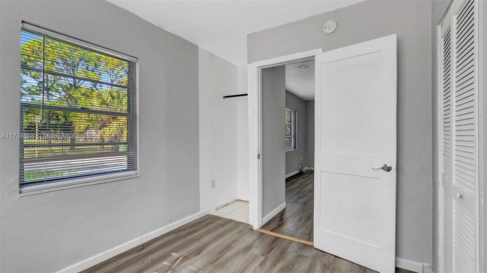 Small Image of 1240 SOUTH WEST 32ND AVE, Fort Lauderdale Number 10
