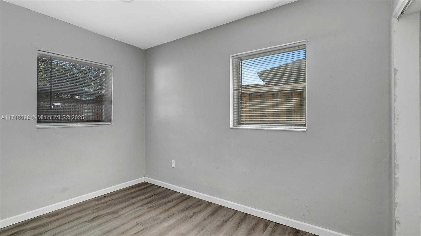 Small Image of 1240 SOUTH WEST 32ND AVE, Fort Lauderdale Number 11