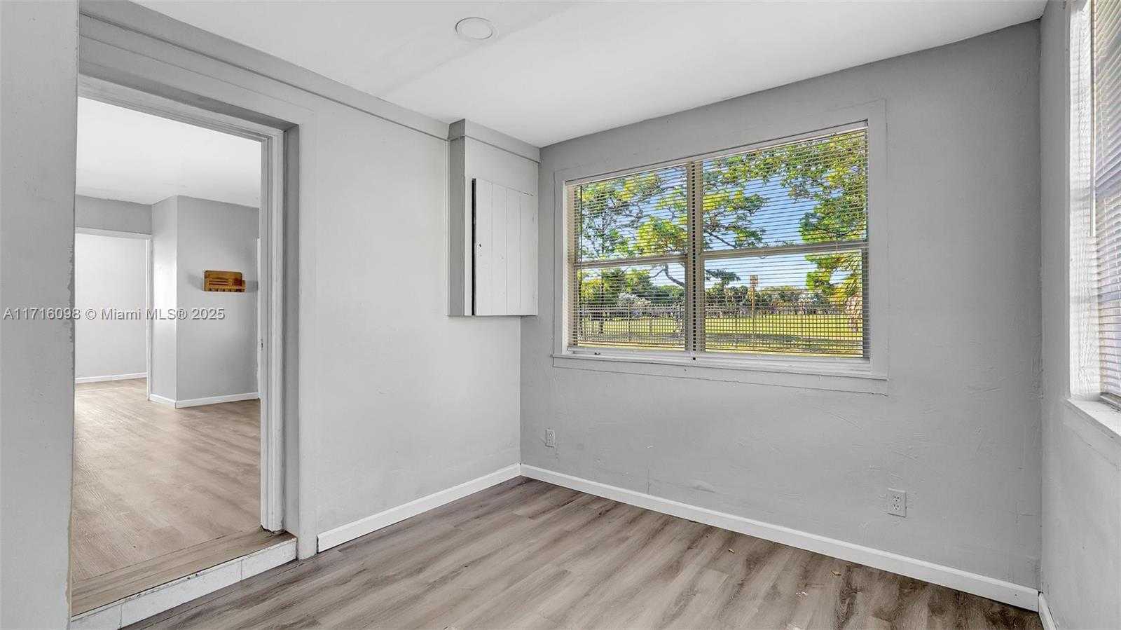 Small Image of 1240 SOUTH WEST 32ND AVE, Fort Lauderdale Number 16