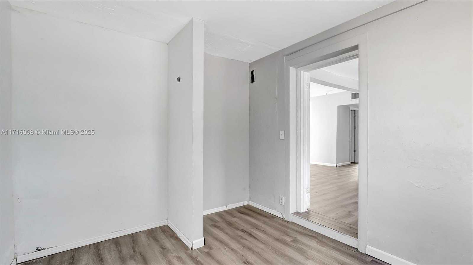 Small Image of 1240 SOUTH WEST 32ND AVE, Fort Lauderdale Number 17