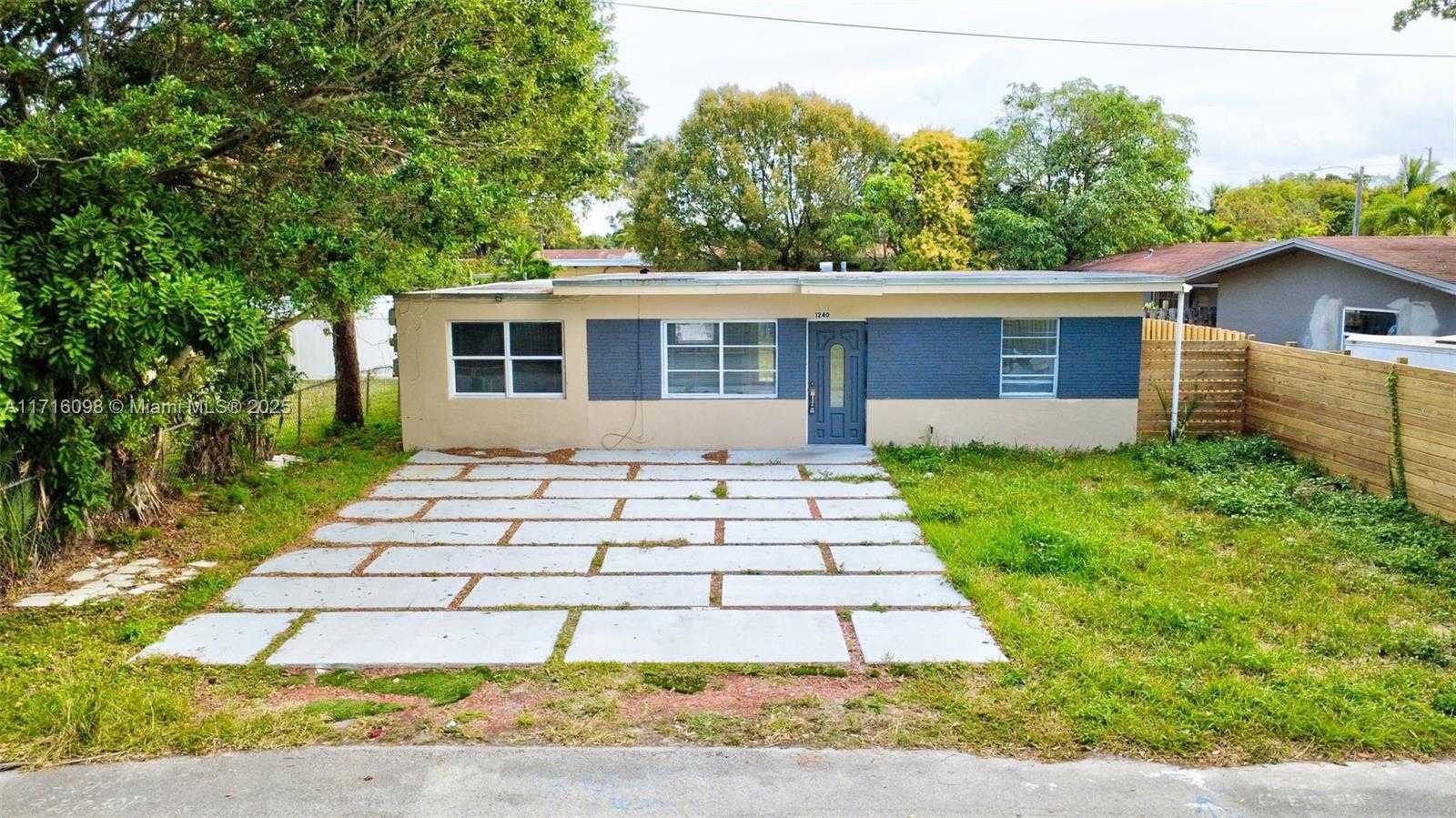 Small Image of 1240 SOUTH WEST 32ND AVE, Fort Lauderdale Number 2