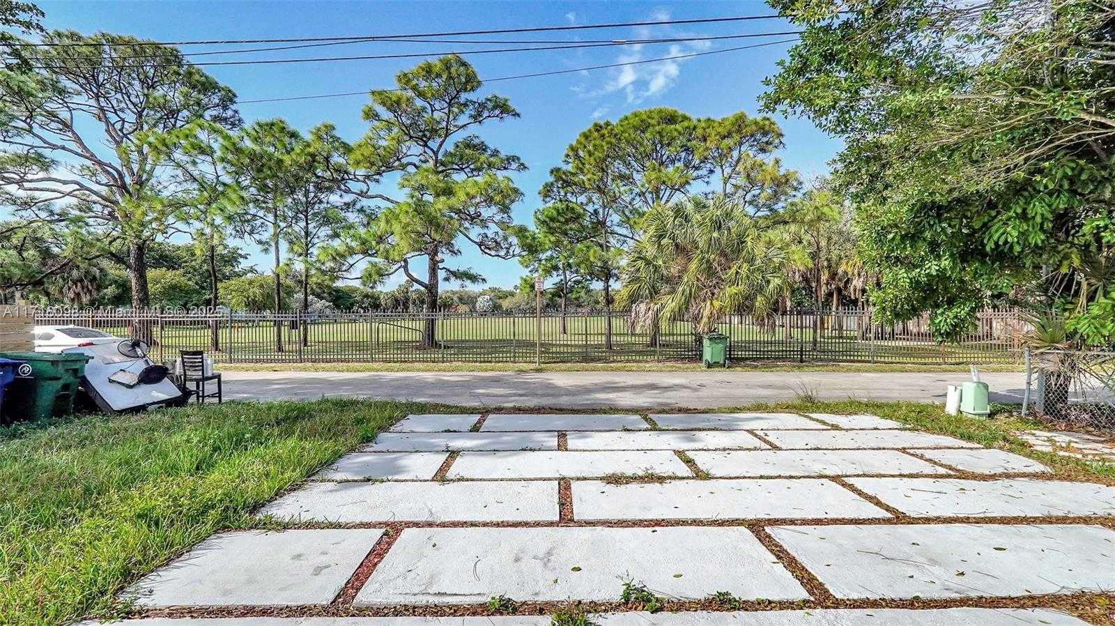 Small Image of 1240 SOUTH WEST 32ND AVE, Fort Lauderdale Number 24