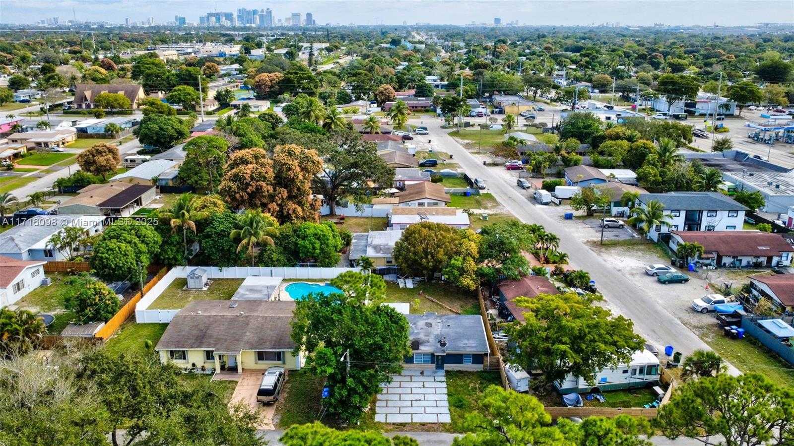 Small Image of 1240 SOUTH WEST 32ND AVE, Fort Lauderdale Number 28