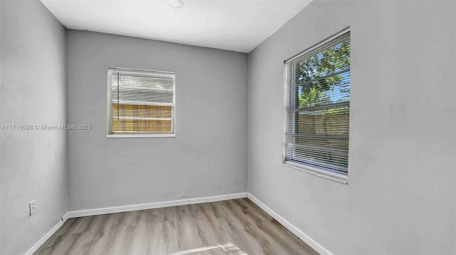 Small Image of 1240 SOUTH WEST 32ND AVE, Fort Lauderdale Number 9