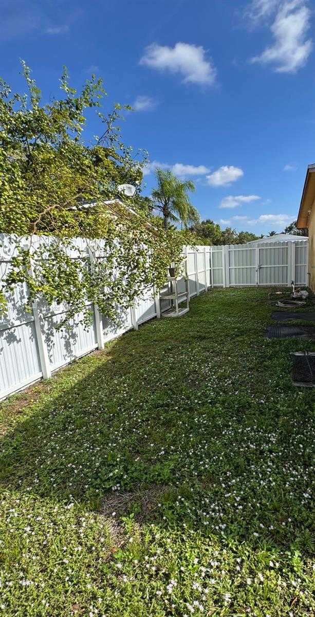 Small Image of 800 NORTH 65TH AVE, Hollywood Number 10