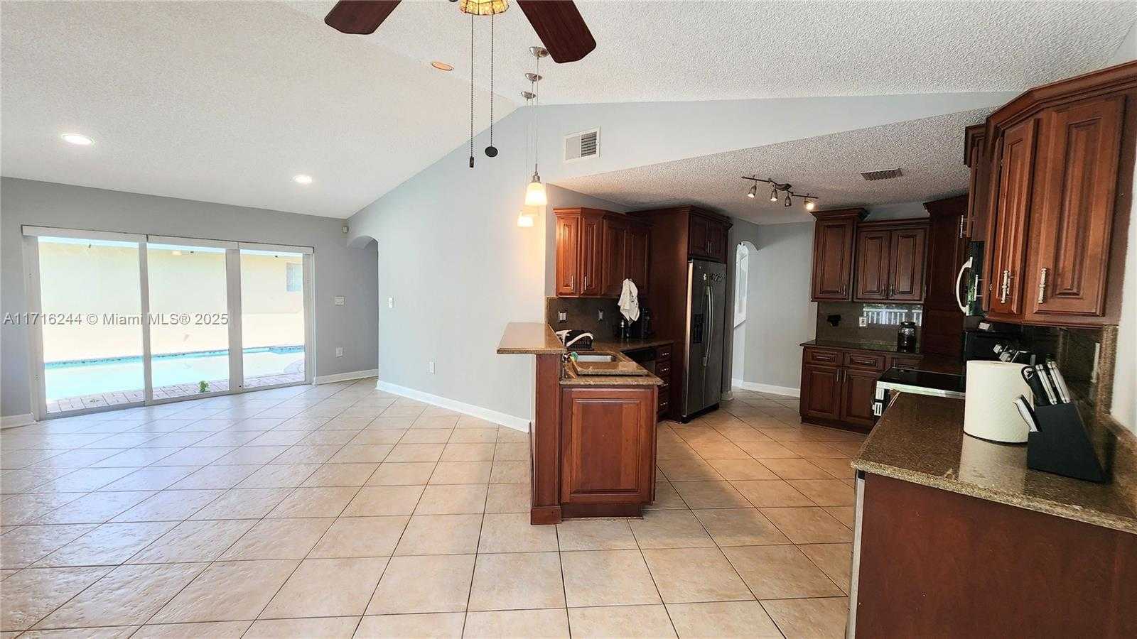Small Image of 1065 WEEPING WILLOW WAY, Hollywood Number 11