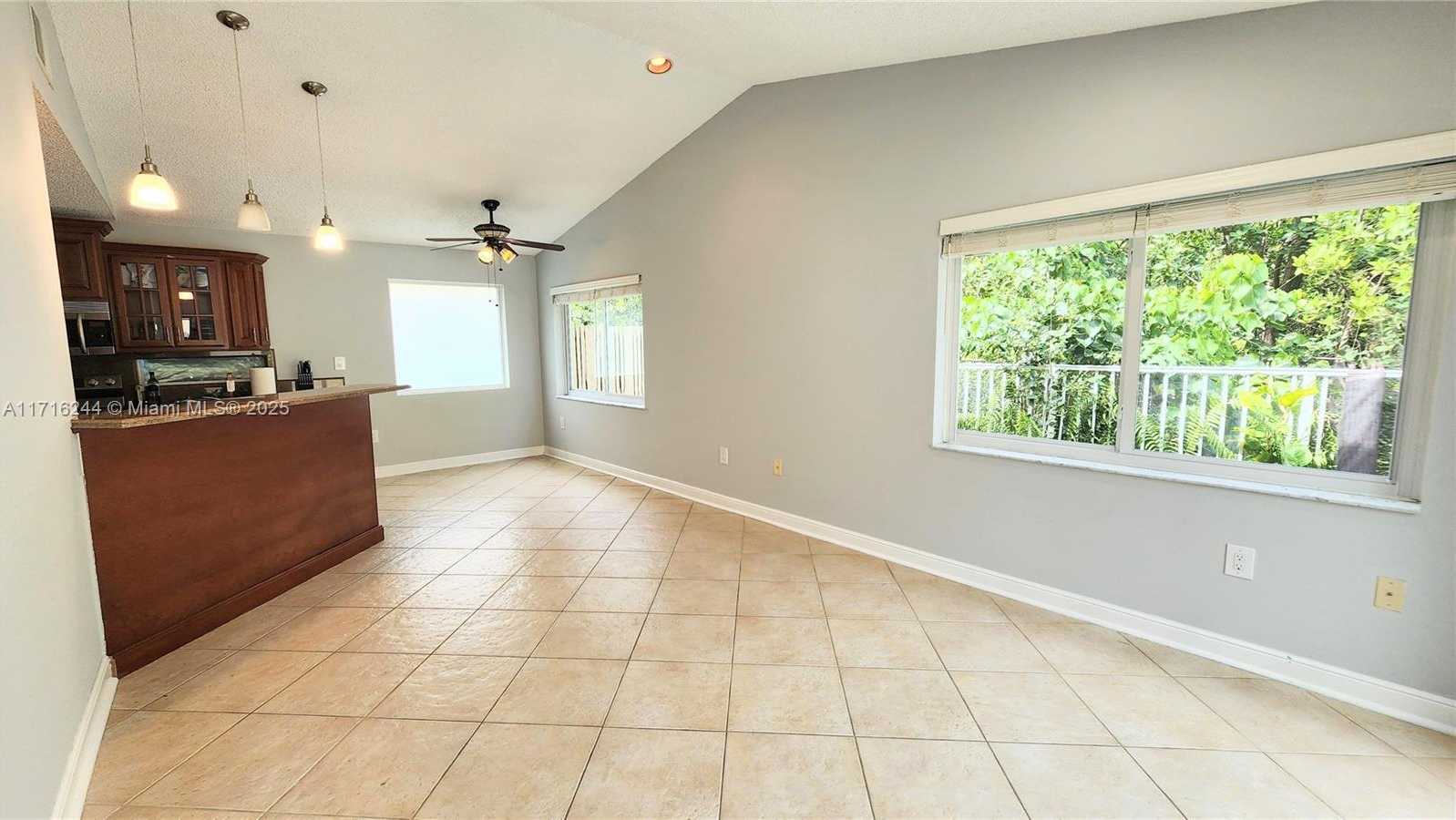 Small Image of 1065 WEEPING WILLOW WAY, Hollywood Number 12