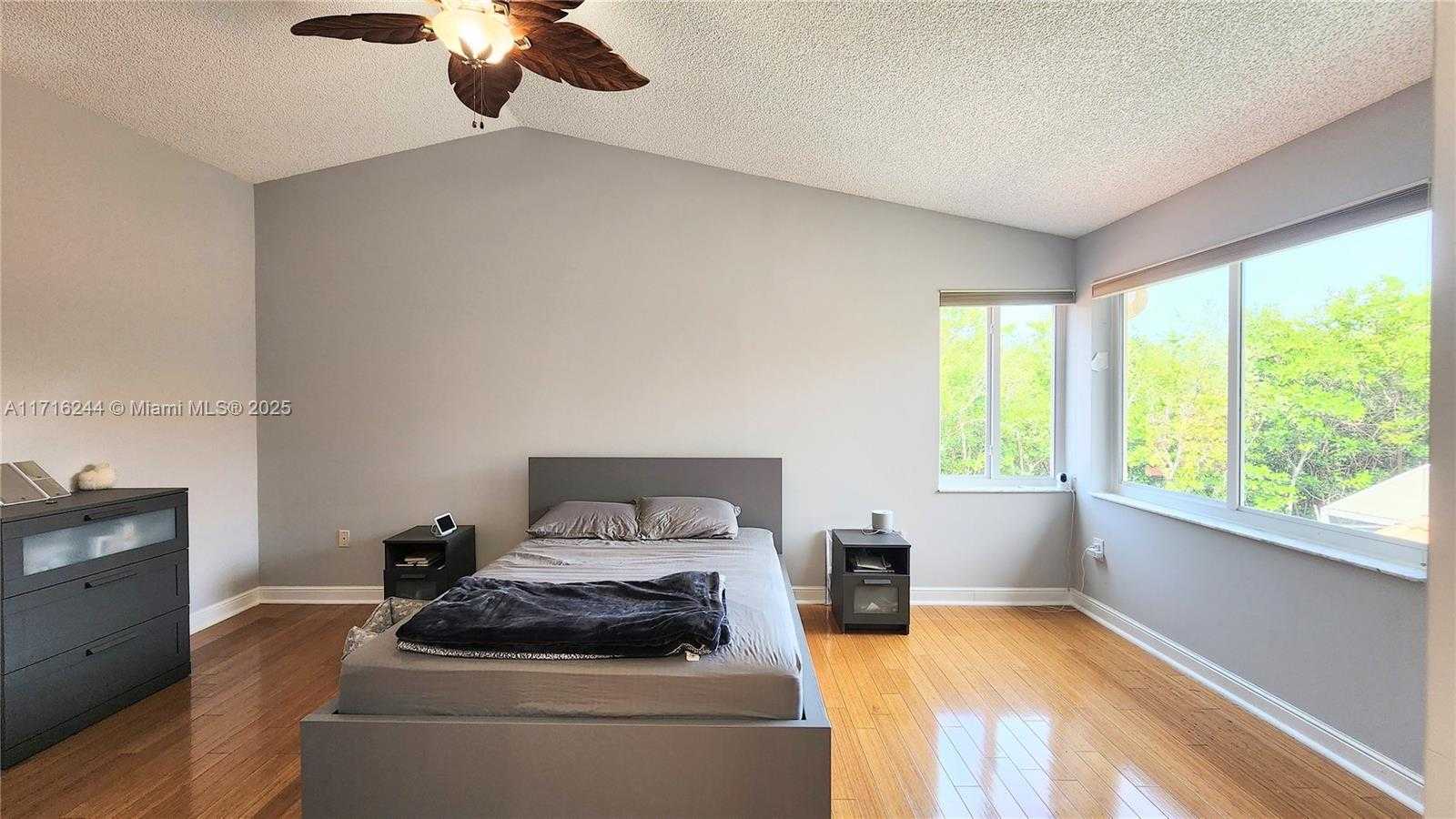Small Image of 1065 WEEPING WILLOW WAY, Hollywood Number 18