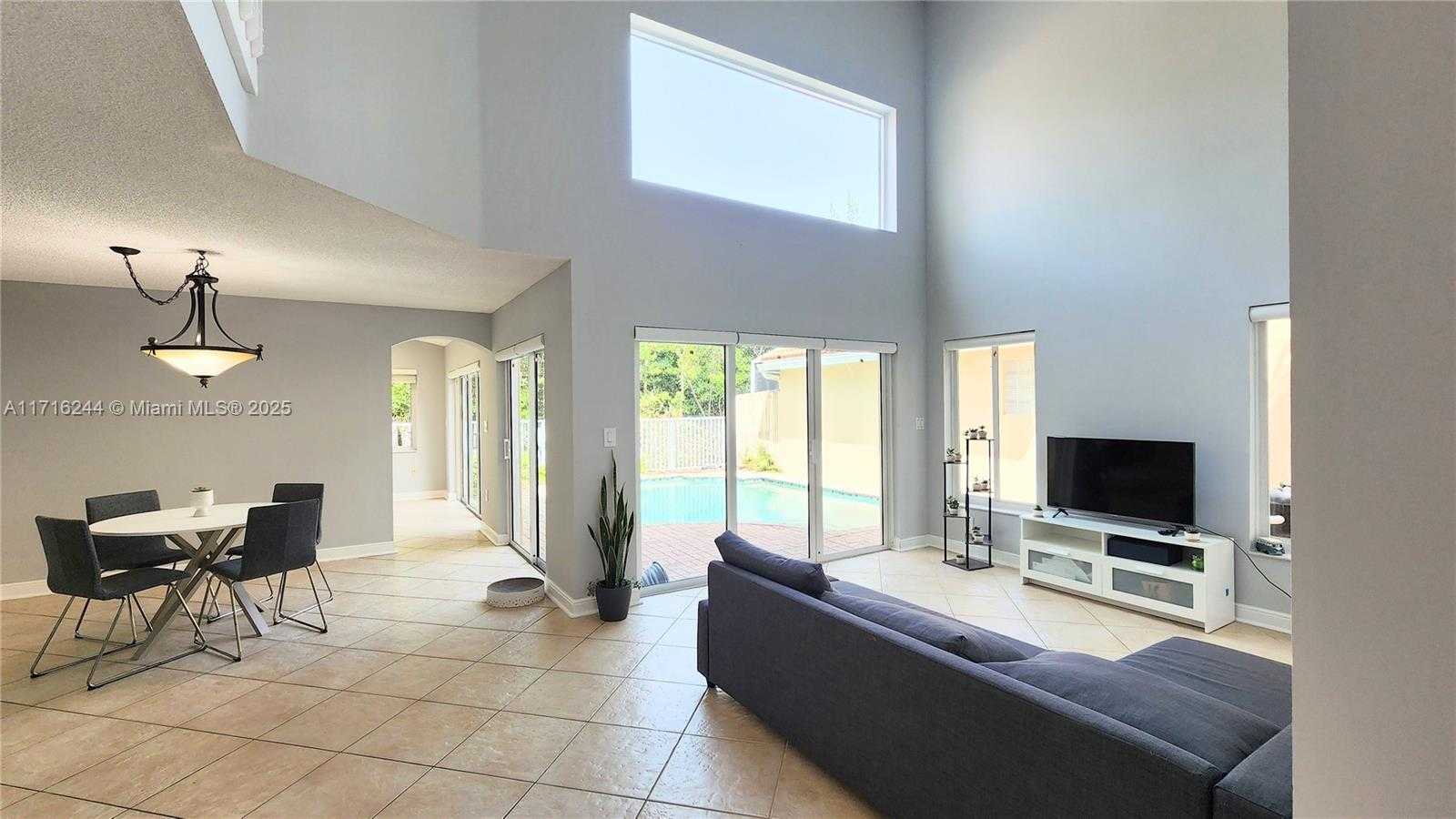 Small Image of 1065 WEEPING WILLOW WAY, Hollywood Number 2