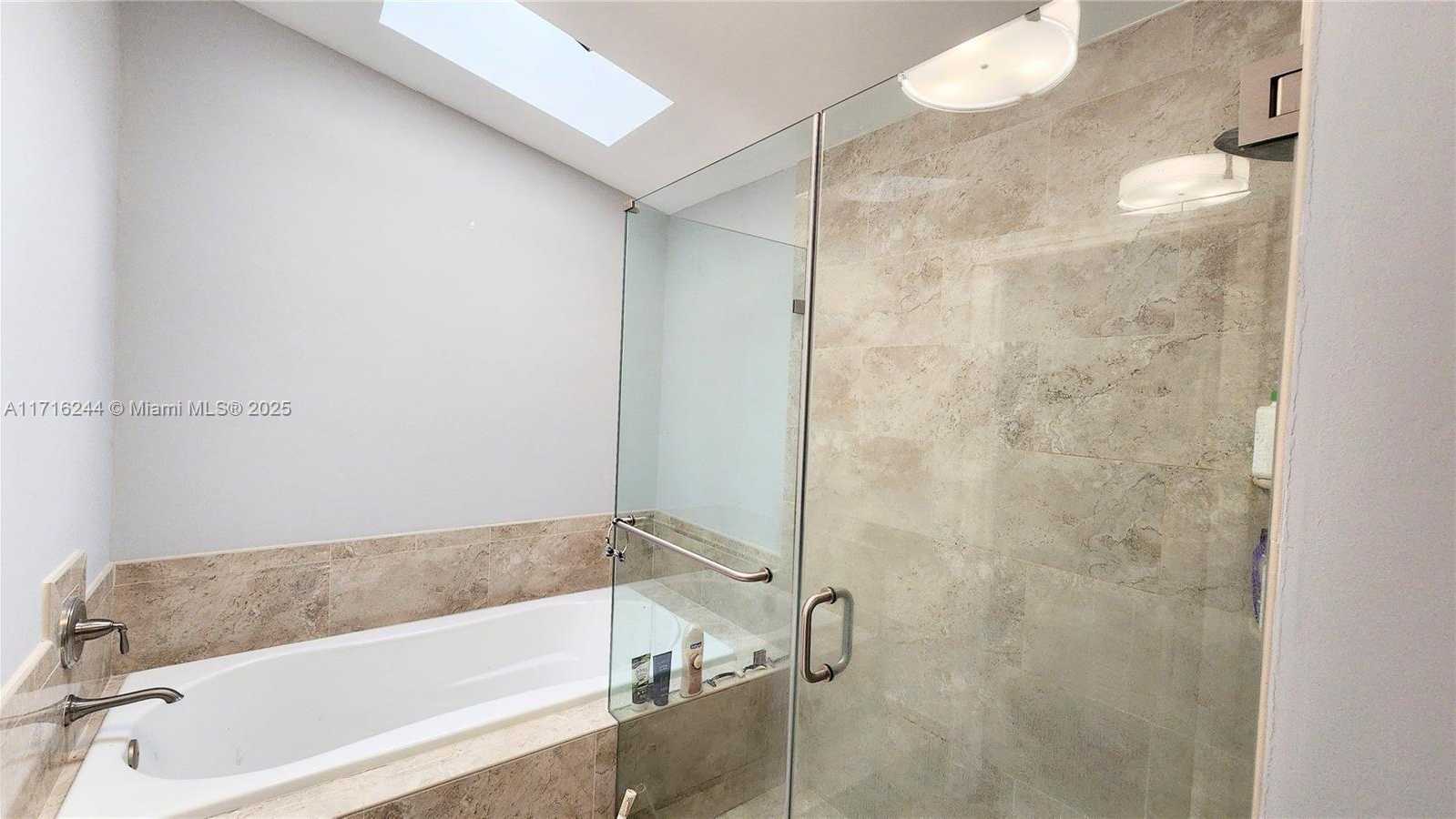 Small Image of 1065 WEEPING WILLOW WAY, Hollywood Number 20