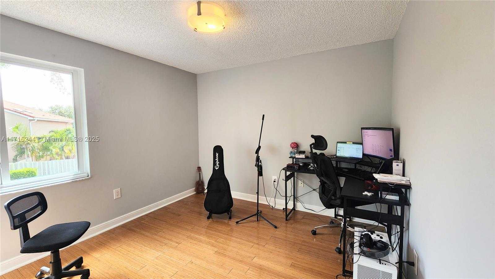 Small Image of 1065 WEEPING WILLOW WAY, Hollywood Number 26