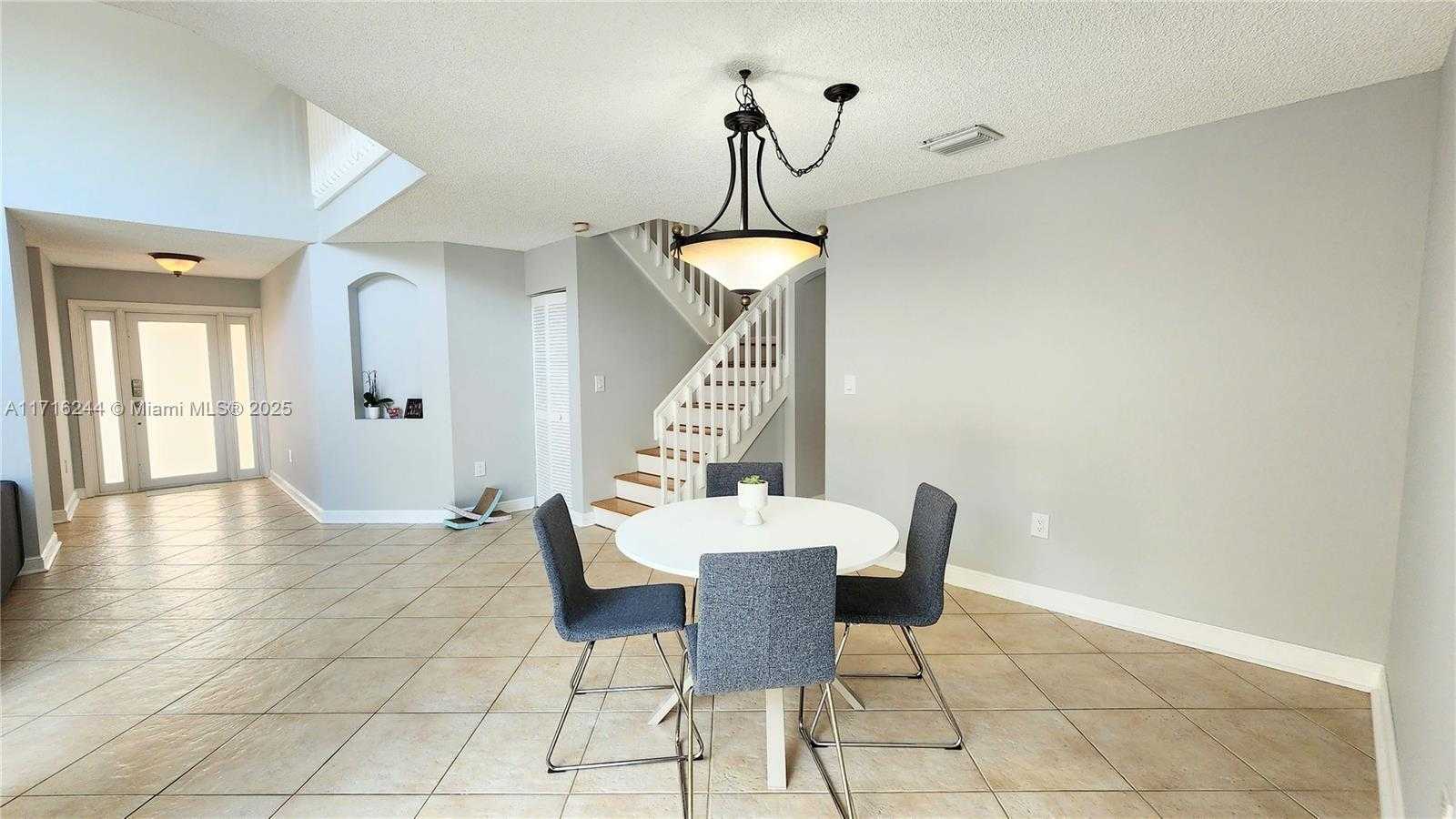 Small Image of 1065 WEEPING WILLOW WAY, Hollywood Number 4