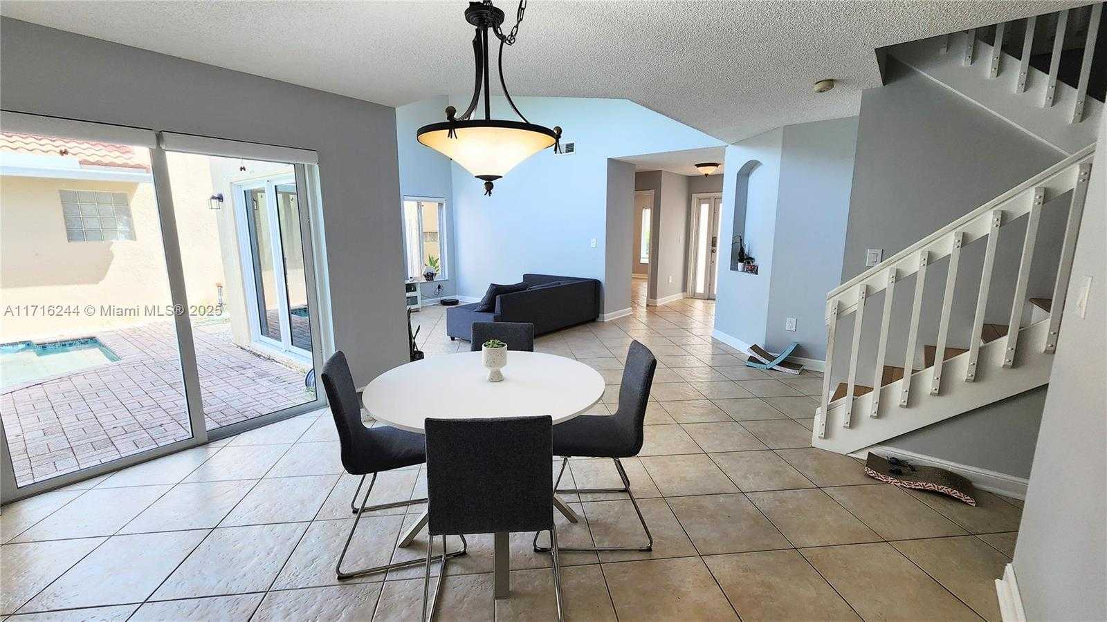 Small Image of 1065 WEEPING WILLOW WAY, Hollywood Number 7