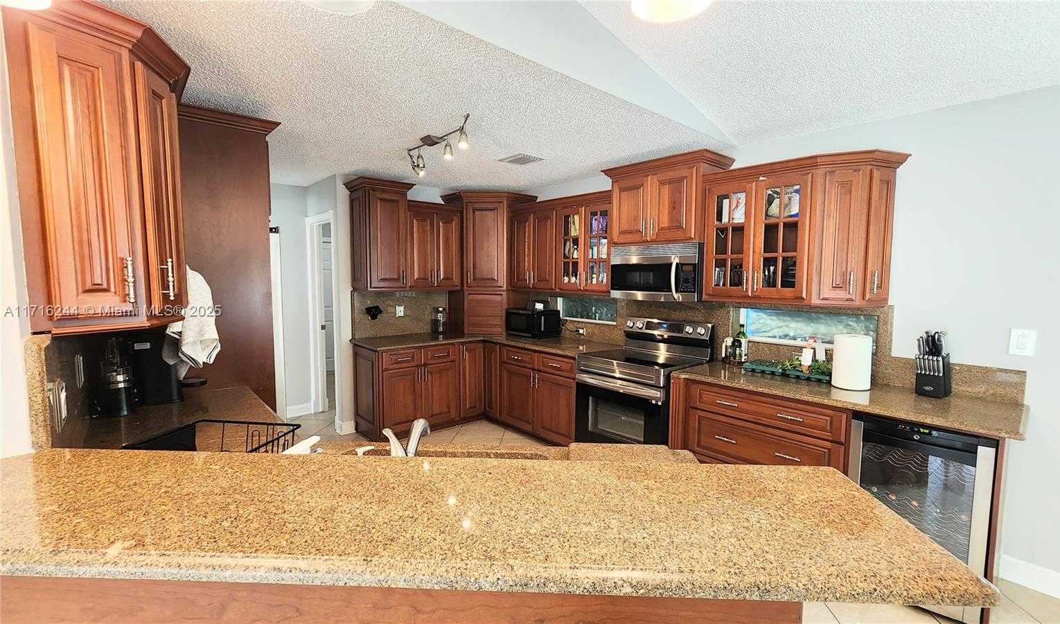 Small Image of 1065 WEEPING WILLOW WAY, Hollywood Number 8