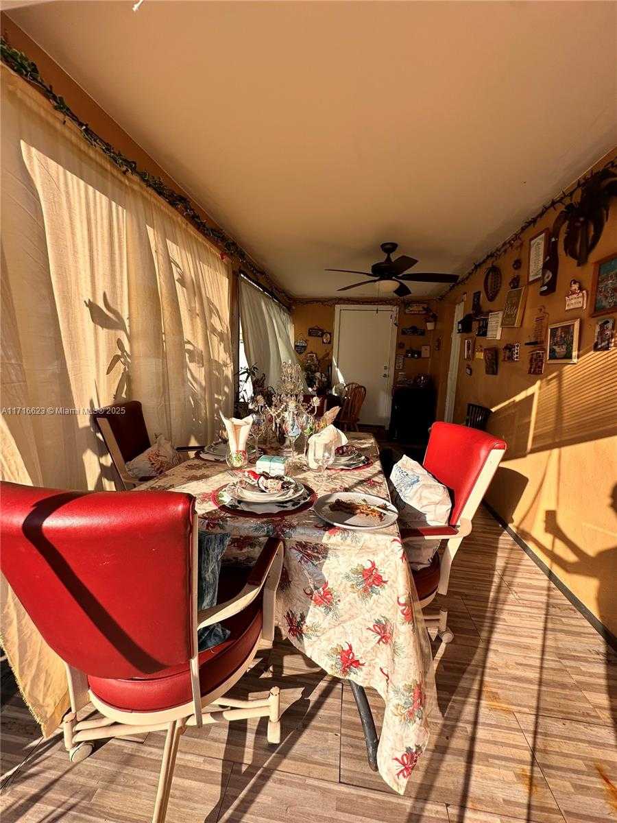 Small Image of 2469 FLETCHER ST, Hollywood Number 2
