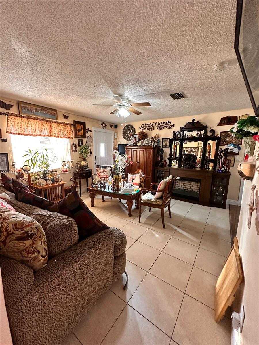 Small Image of 2469 FLETCHER ST, Hollywood Number 3