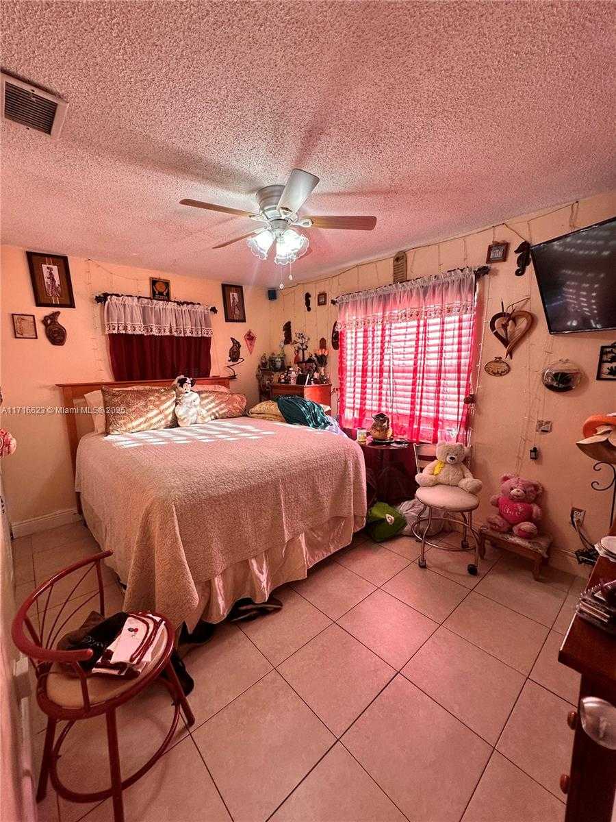 Small Image of 2469 FLETCHER ST, Hollywood Number 4