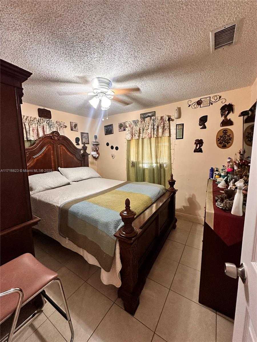 Small Image of 2469 FLETCHER ST, Hollywood Number 5