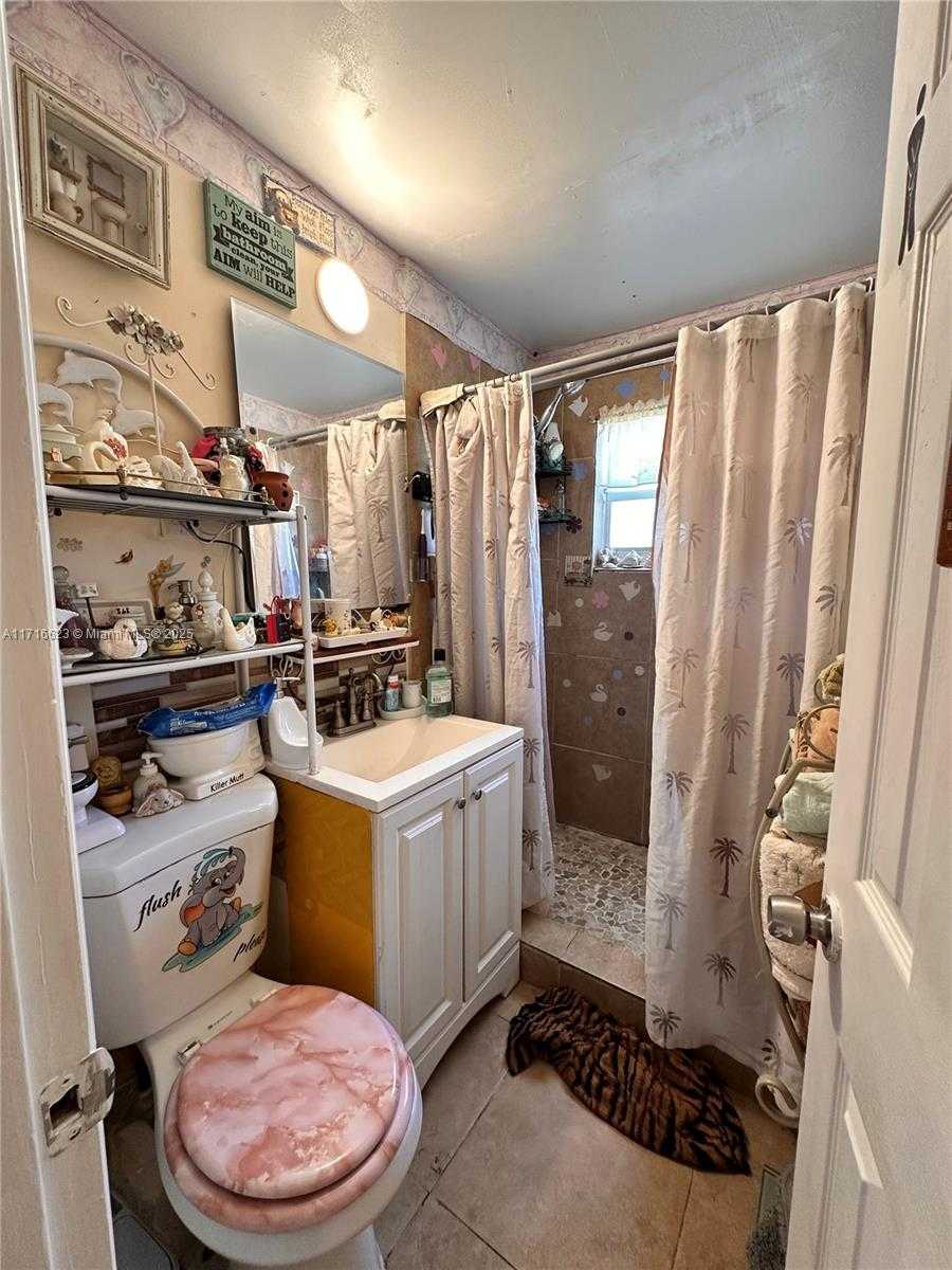 Small Image of 2469 FLETCHER ST, Hollywood Number 6