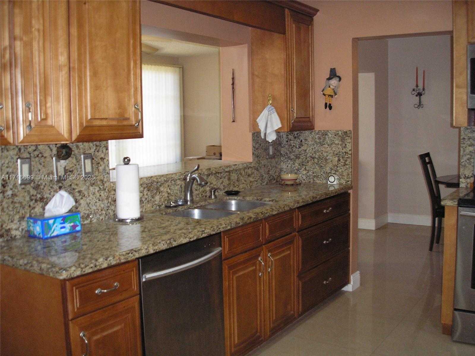Small Image of 4723 NORTH WEST 44TH ST, Tamarac Number 8