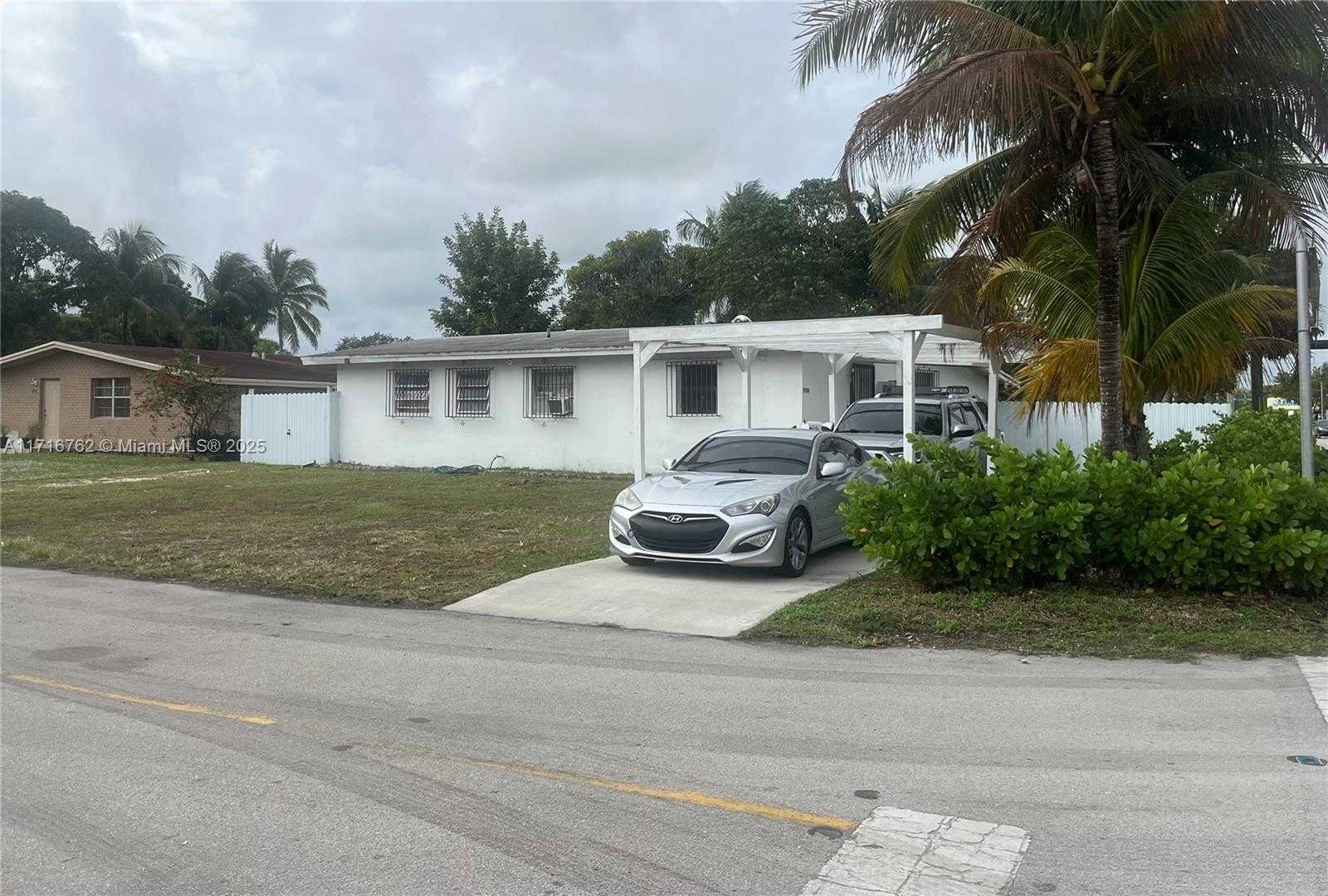 Small Image of 2900 Davie Blvd, Fort Lauderdale, FL 33312, USA Number 4