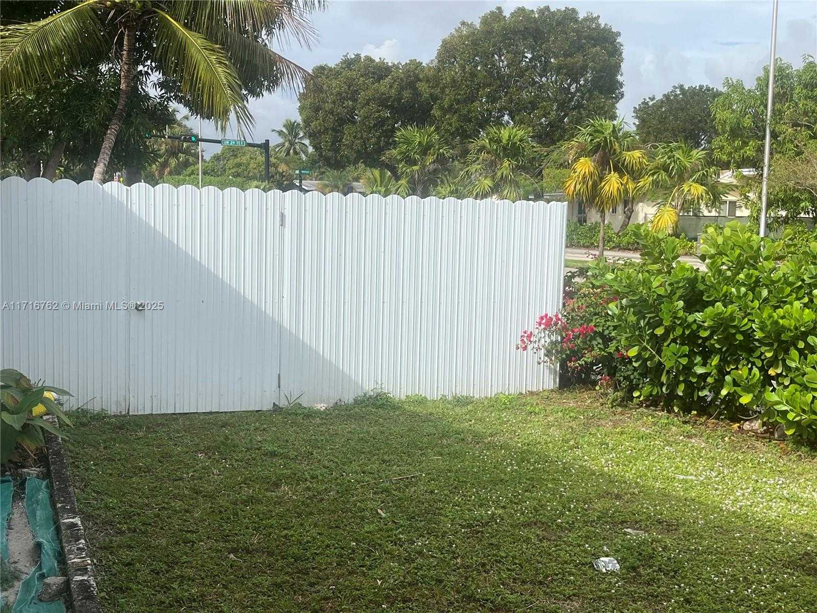 Small Image of 2900 Davie Blvd, Fort Lauderdale, FL 33312, USA Number 7