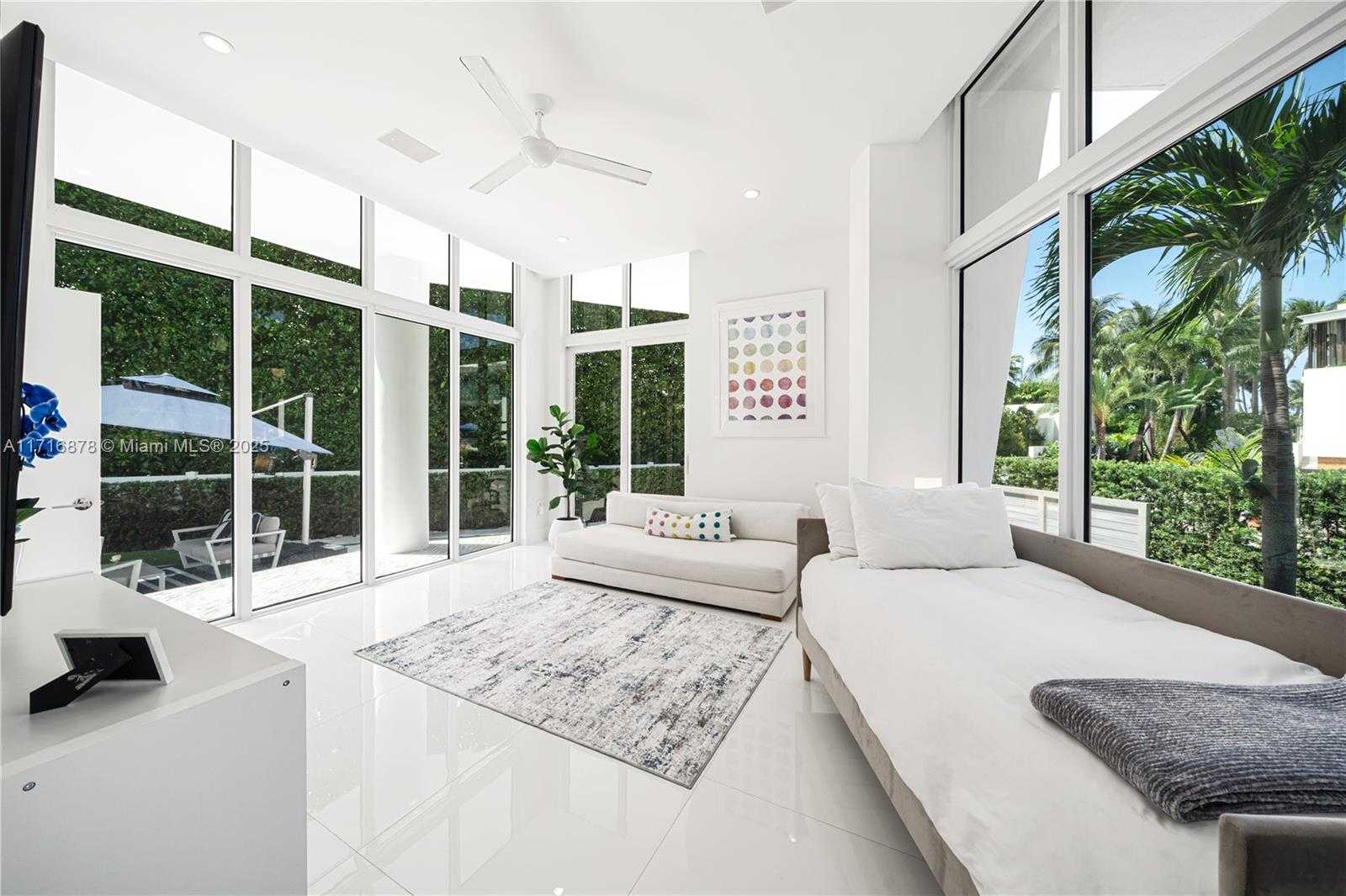 Small Image of 412 EAST RIVO ALTO DR, Miami Beach Number 13