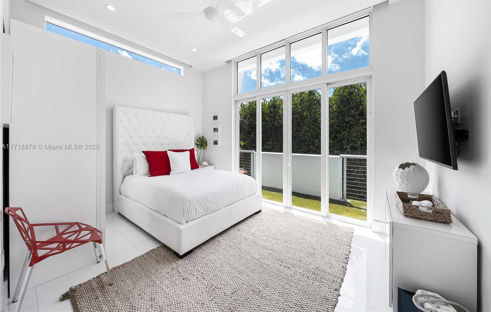 Small Image of 412 EAST RIVO ALTO DR, Miami Beach Number 17