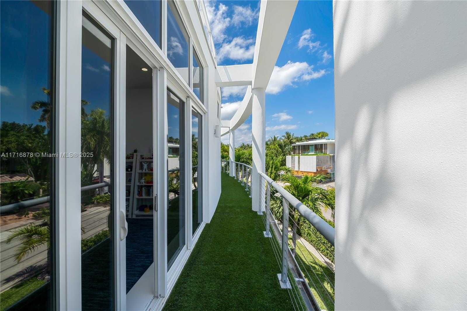 Small Image of 412 EAST RIVO ALTO DR, Miami Beach Number 20