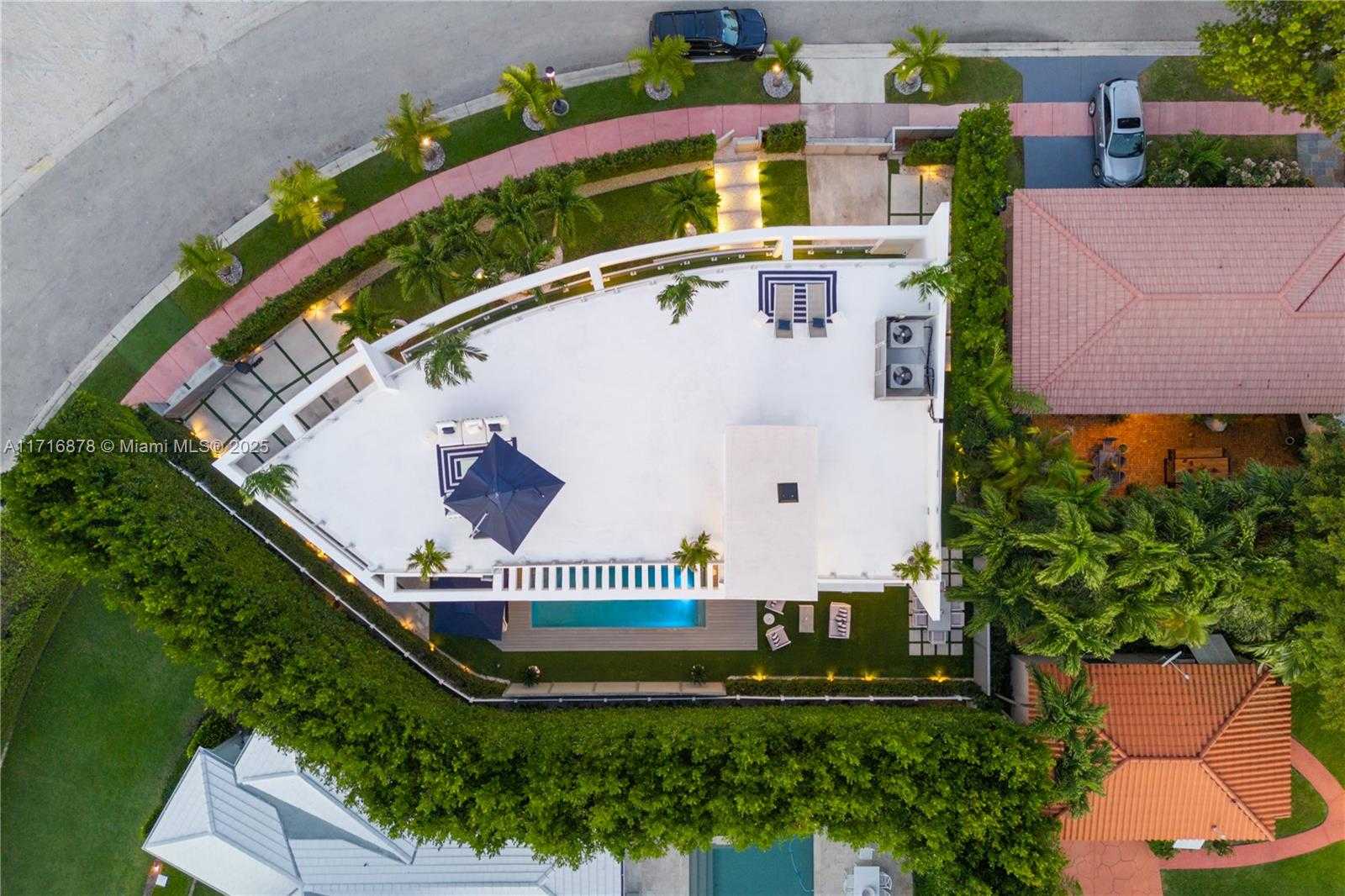 Small Image of 412 EAST RIVO ALTO DR, Miami Beach Number 32