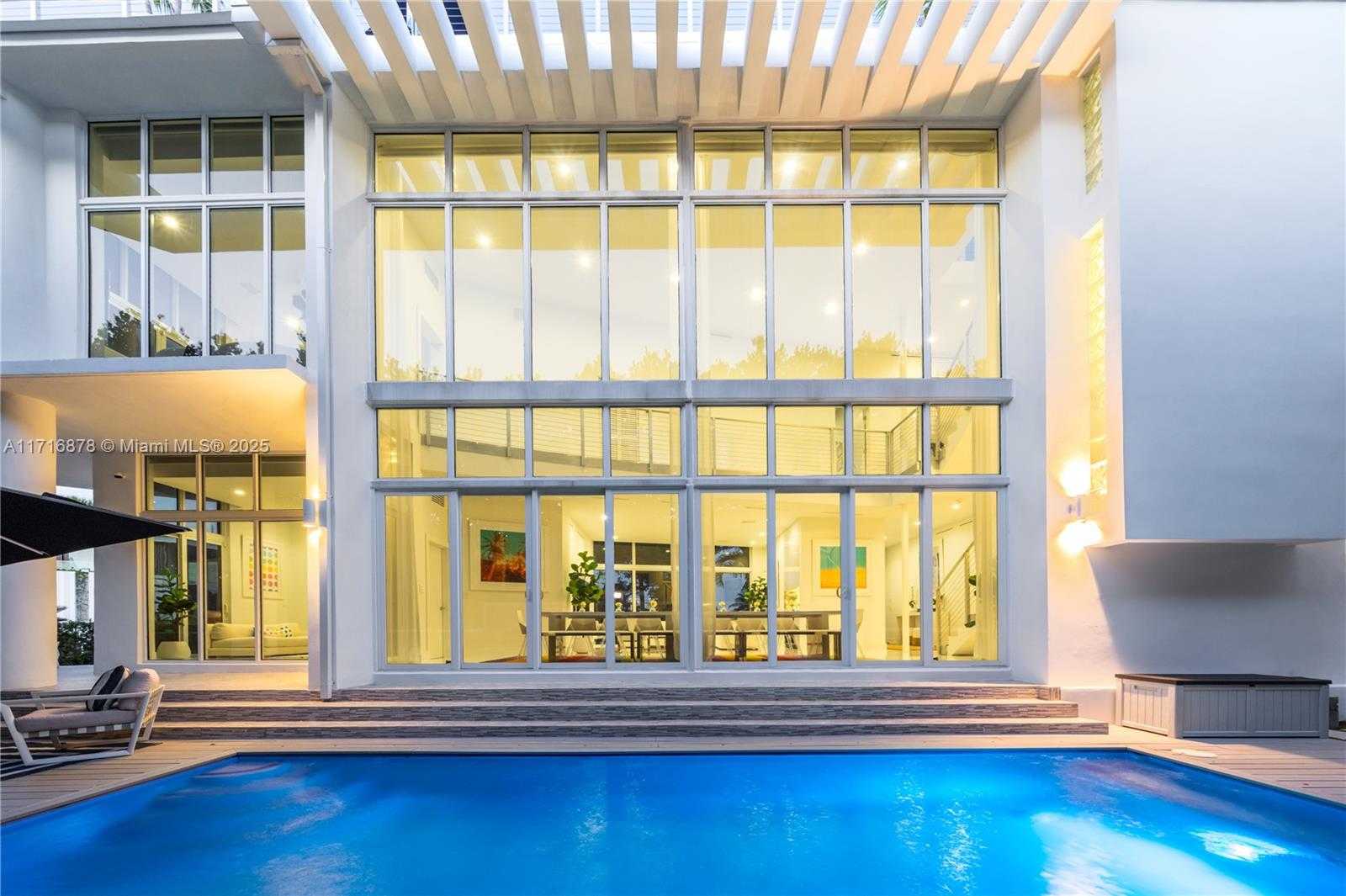 Small Image of 412 EAST RIVO ALTO DR, Miami Beach Number 36