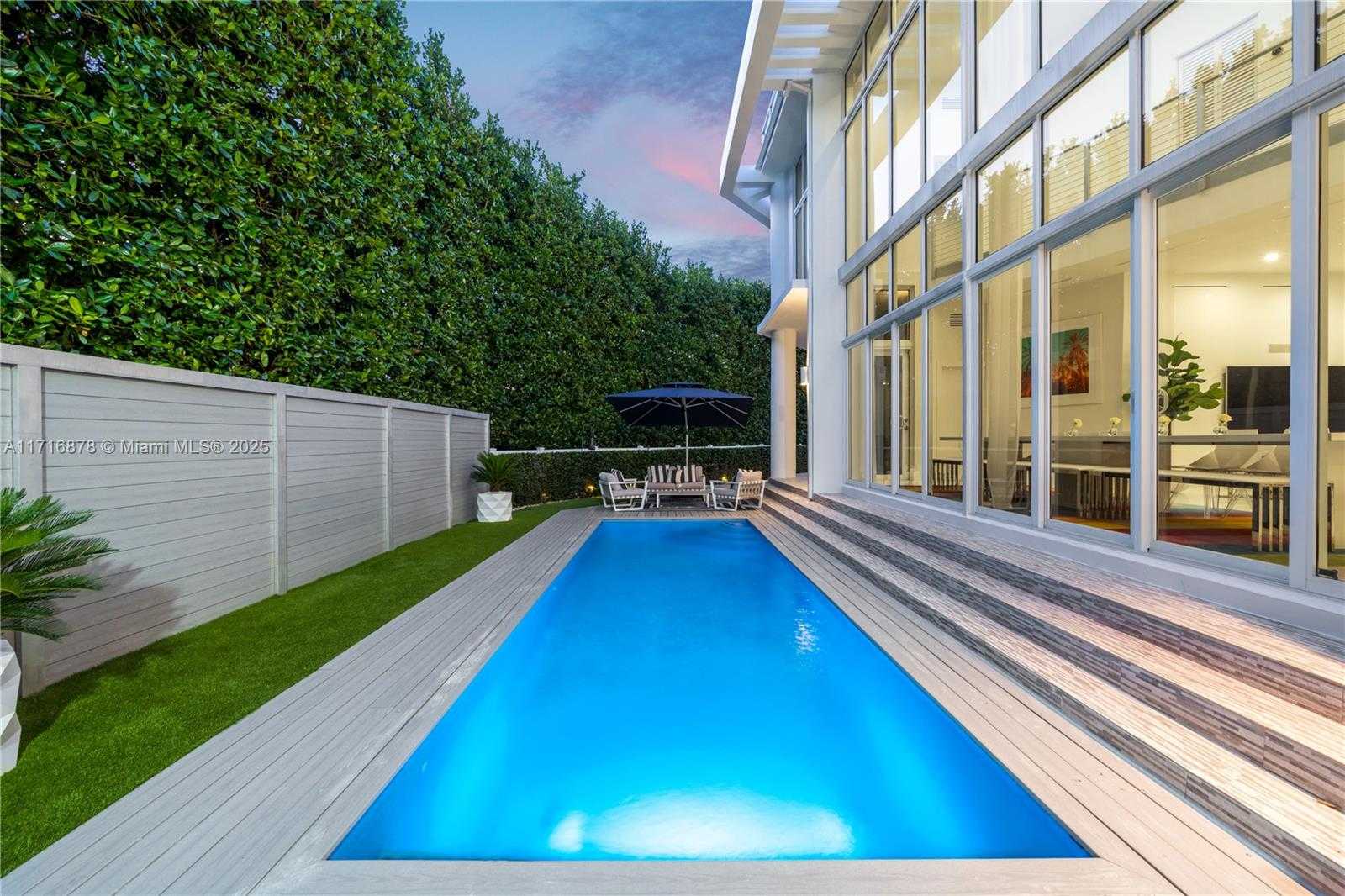 Small Image of 412 EAST RIVO ALTO DR, Miami Beach Number 37