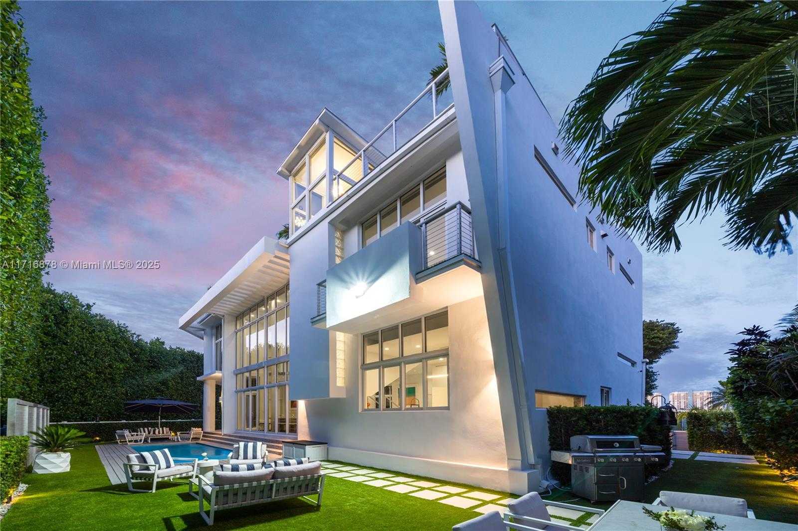 Small Image of 412 EAST RIVO ALTO DR, Miami Beach Number 38