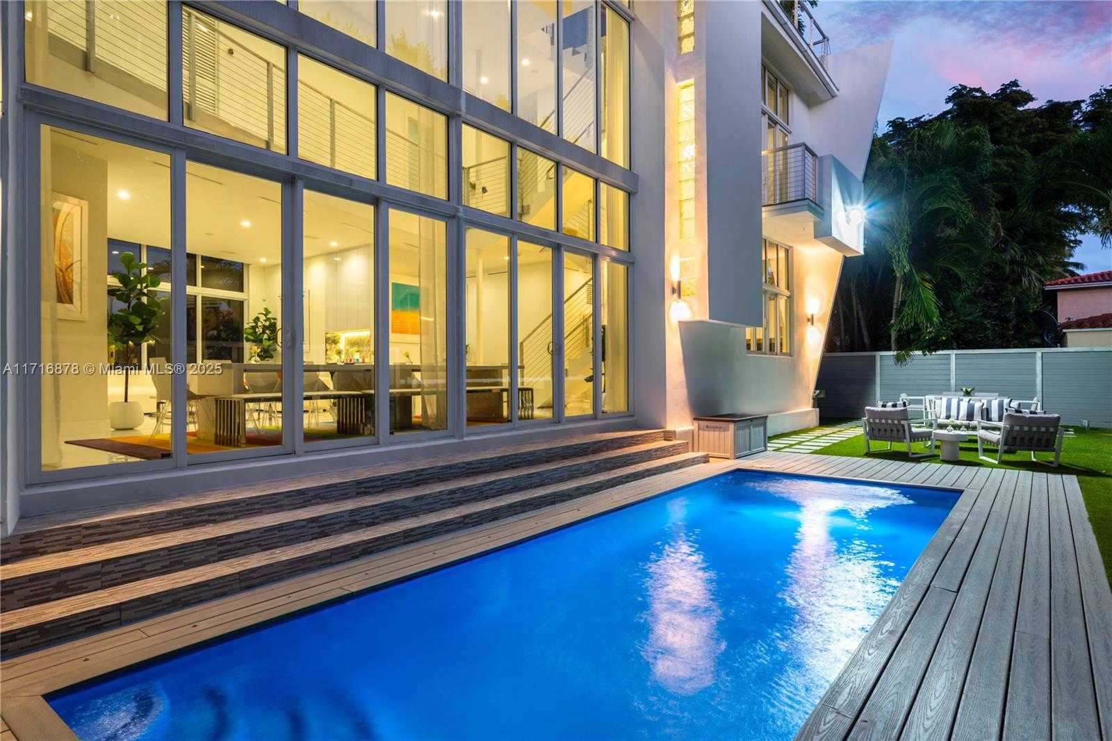 Small Image of 412 EAST RIVO ALTO DR, Miami Beach Number 41