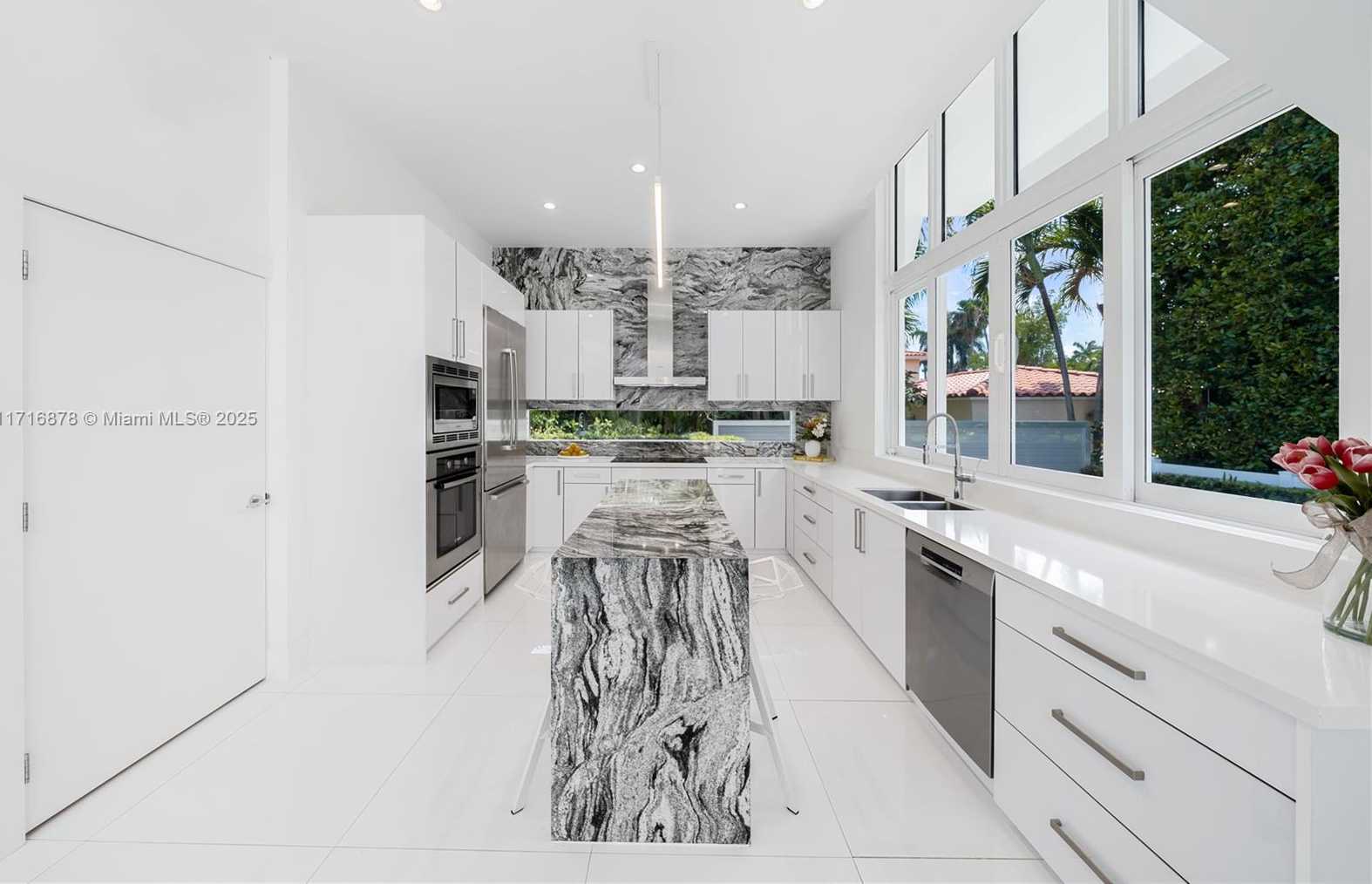 Small Image of 412 EAST RIVO ALTO DR, Miami Beach Number 7
