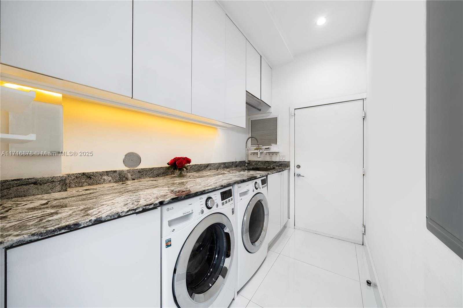 Small Image of 412 EAST RIVO ALTO DR, Miami Beach Number 8