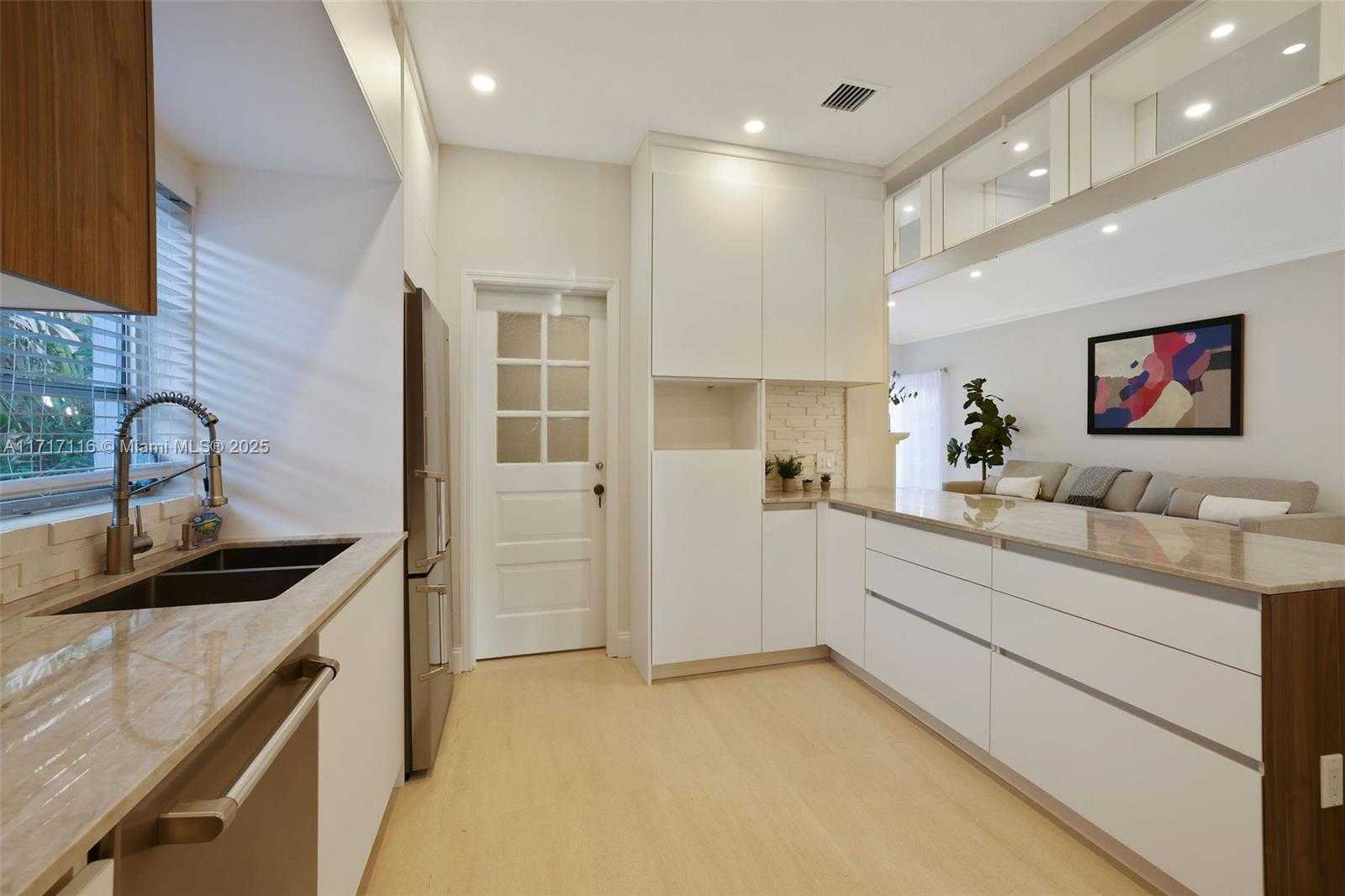 Small Image of 3760 ROYAL PALM AVE, Miami Beach Number 10