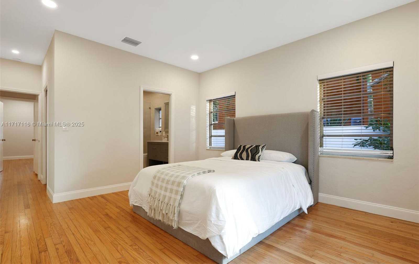 Small Image of 3760 ROYAL PALM AVE, Miami Beach Number 24