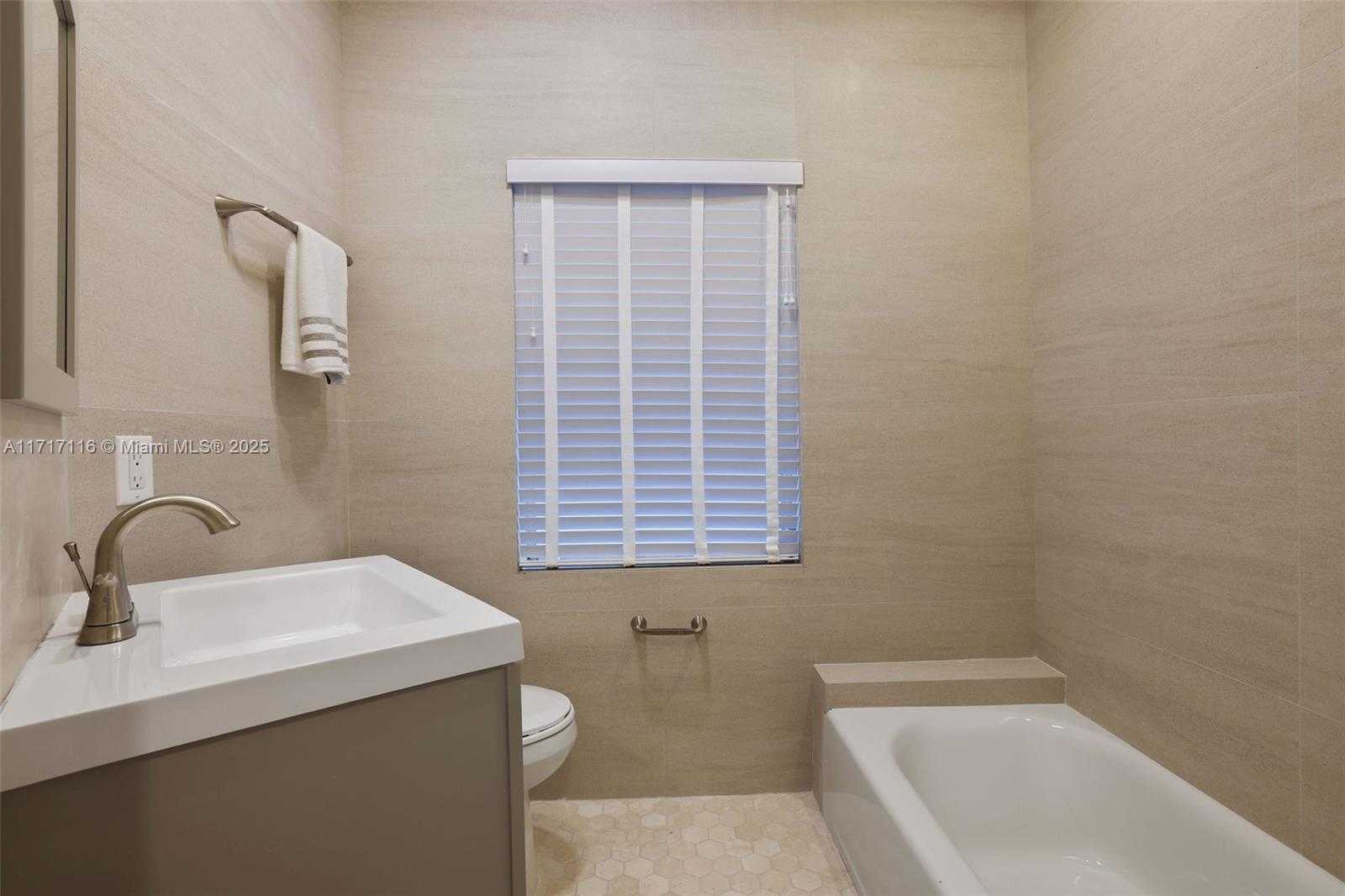 Small Image of 3760 ROYAL PALM AVE, Miami Beach Number 30