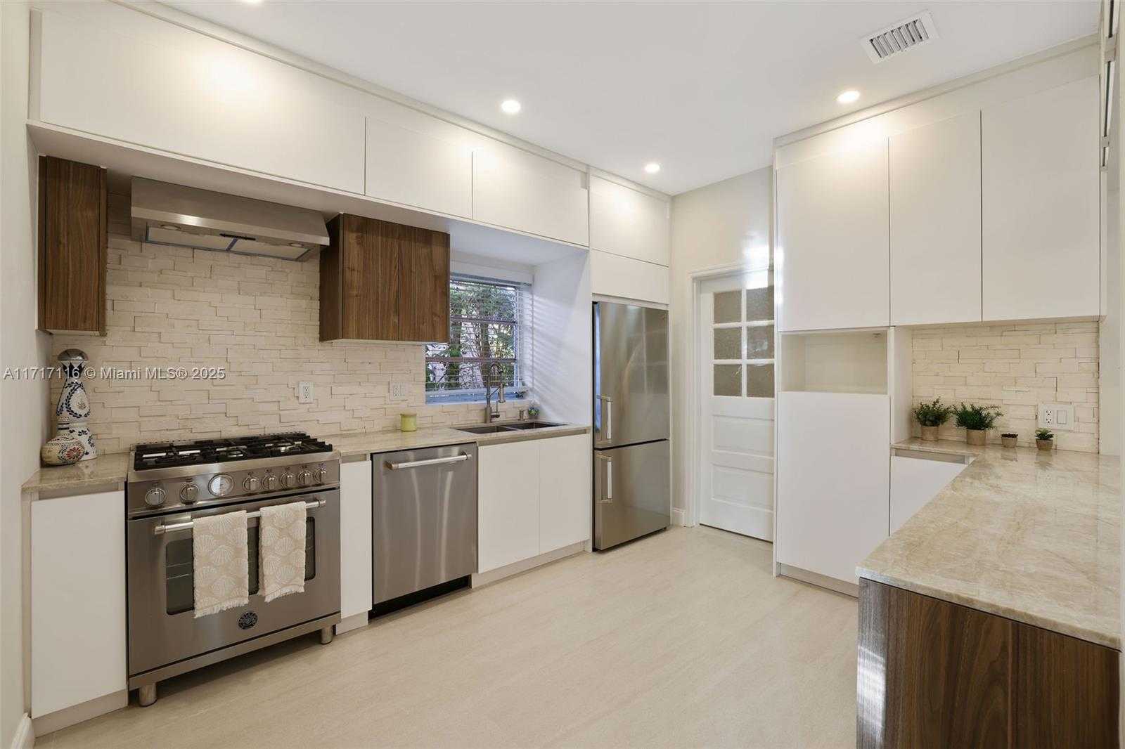 Small Image of 3760 ROYAL PALM AVE, Miami Beach Number 9