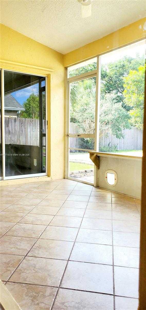 Small Image of 5065 NORTH FOXHALL DR N, West Palm Beach Number 14
