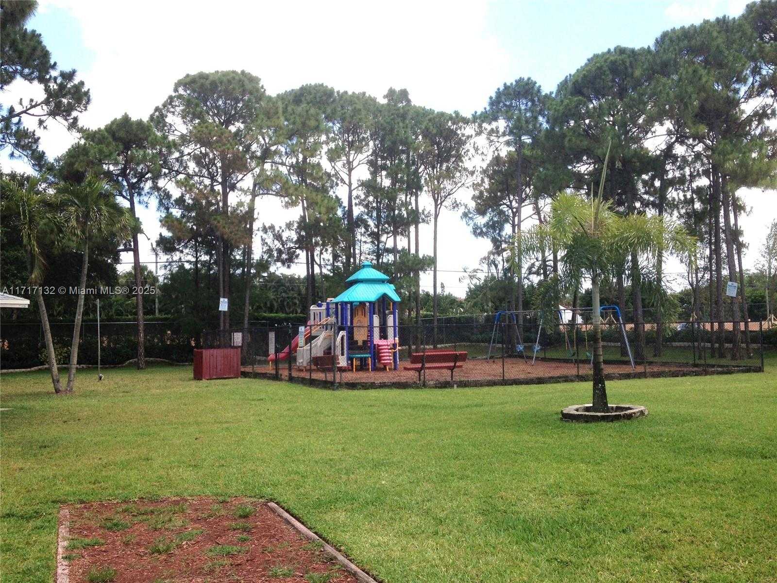 Small Image of 5065 NORTH FOXHALL DR N, West Palm Beach Number 17