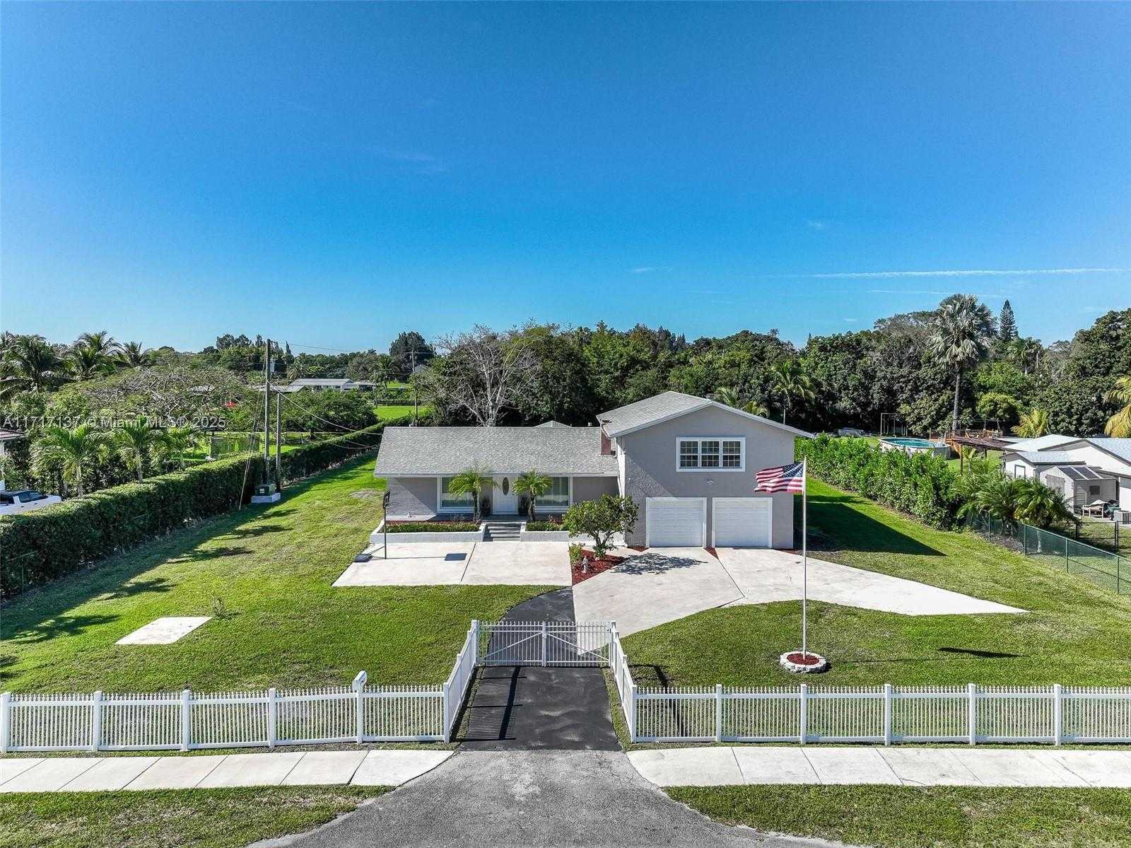 Small Image of 3051 SOUTH WEST 136TH AVE, Davie Number 2