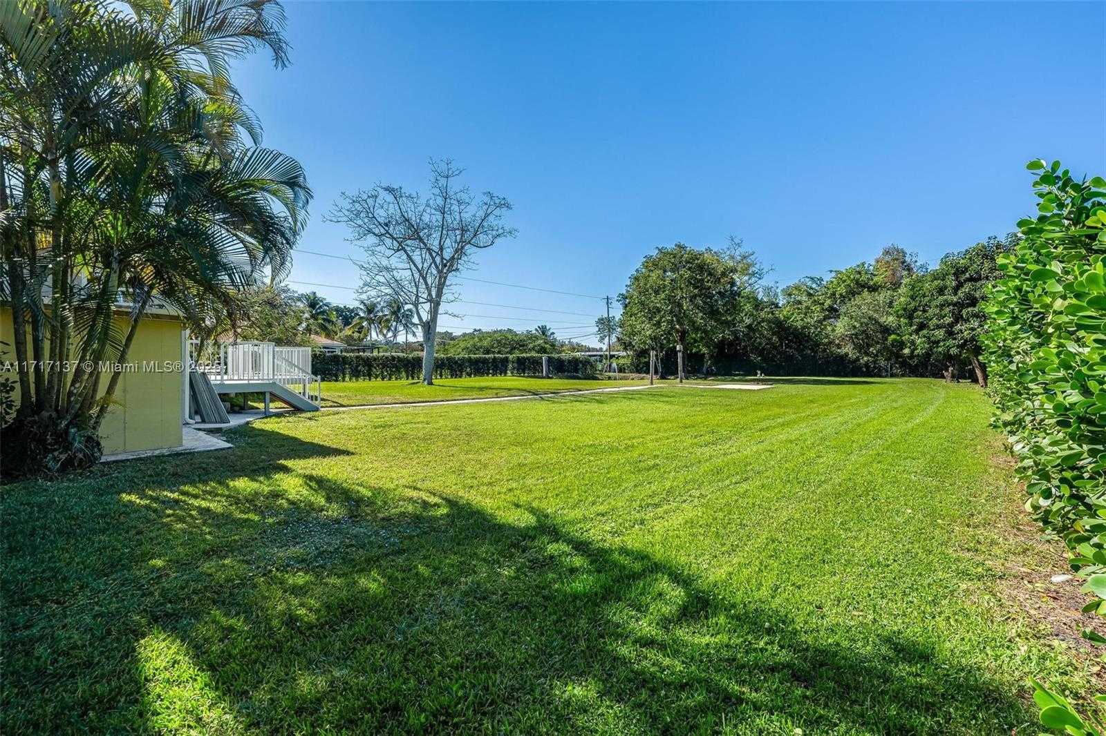 Small Image of 3051 SOUTH WEST 136TH AVE, Davie Number 32