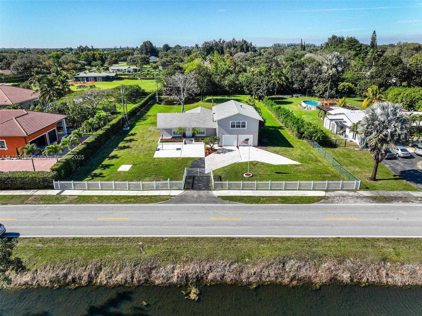 Small Image of 3051 SOUTH WEST 136TH AVE, Davie Number 41