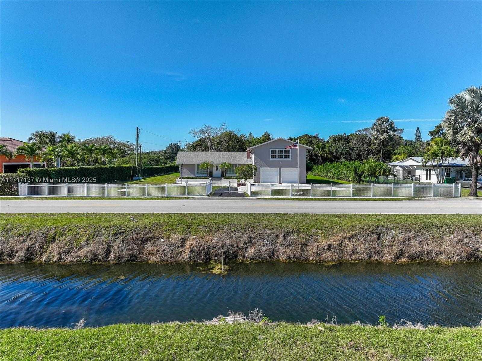 Small Image of 3051 SOUTH WEST 136TH AVE, Davie Number 42